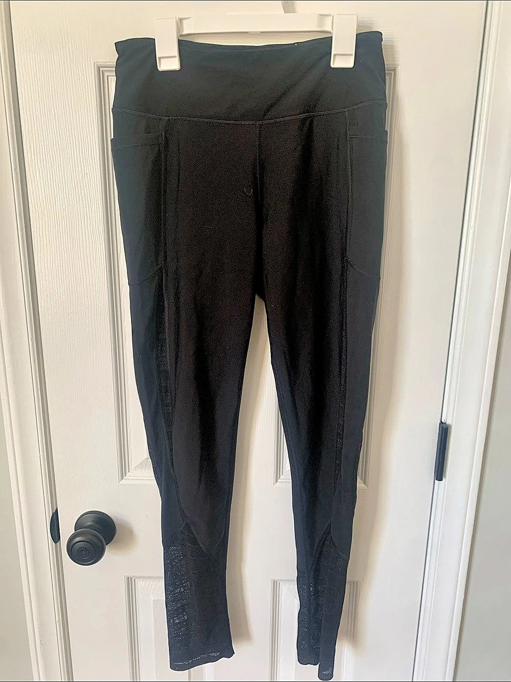 Victoria Sport Leggings w/Pockets Black Size Medium Lace on Sides